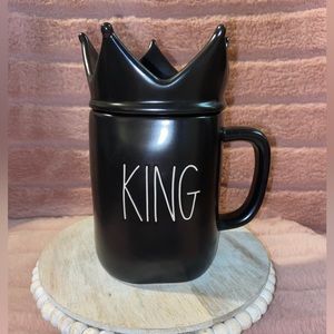 Rae Dunn king mug with topper